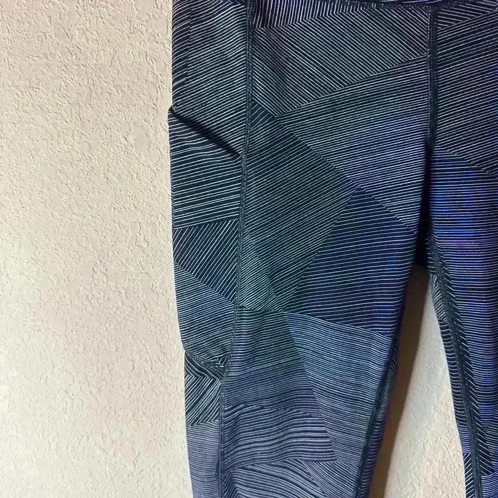 Lululemon Speed Up Crop 21” Etch Hail Midnight Navy Sz 4